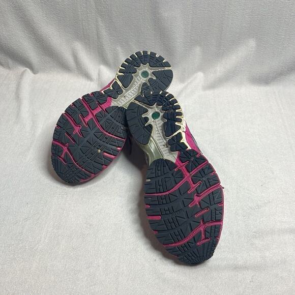 Brooks Adrenaline GTS 14 White, Silver and Pink Running shoe Size 9 - Picture 3 of 5